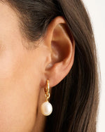 Load image into Gallery viewer, Gold Stillness Pearl Hoops
