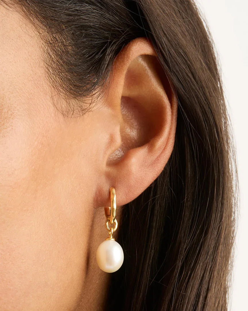 Gold Stillness Pearl Hoops