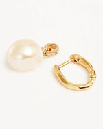 Load image into Gallery viewer, Gold Stillness Pearl Hoops
