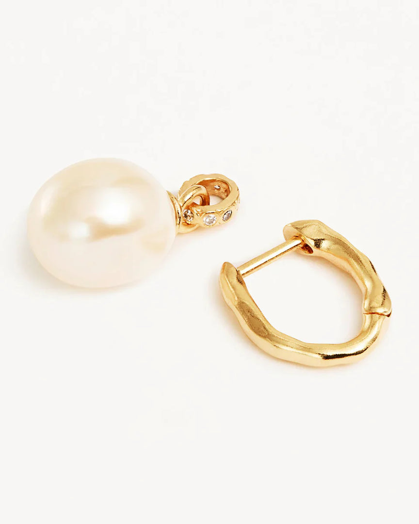 Gold Stillness Pearl Hoops