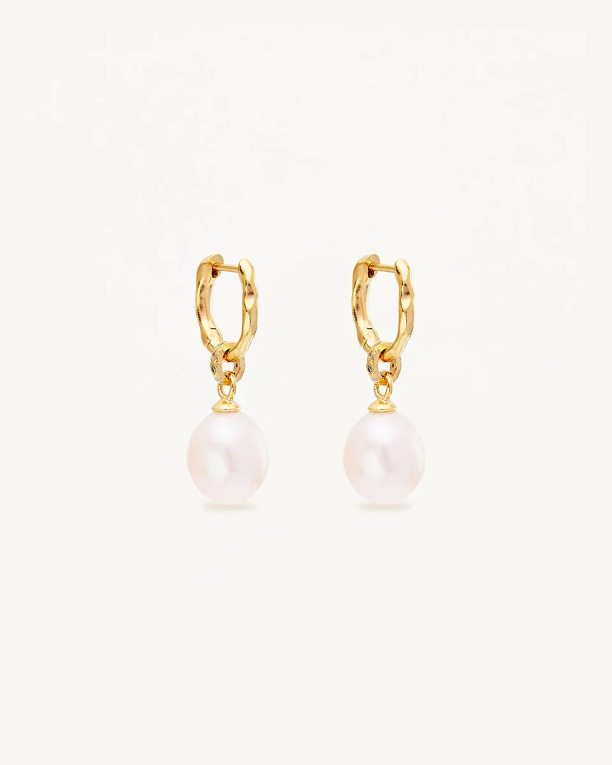 Gold Stillness Pearl Hoops